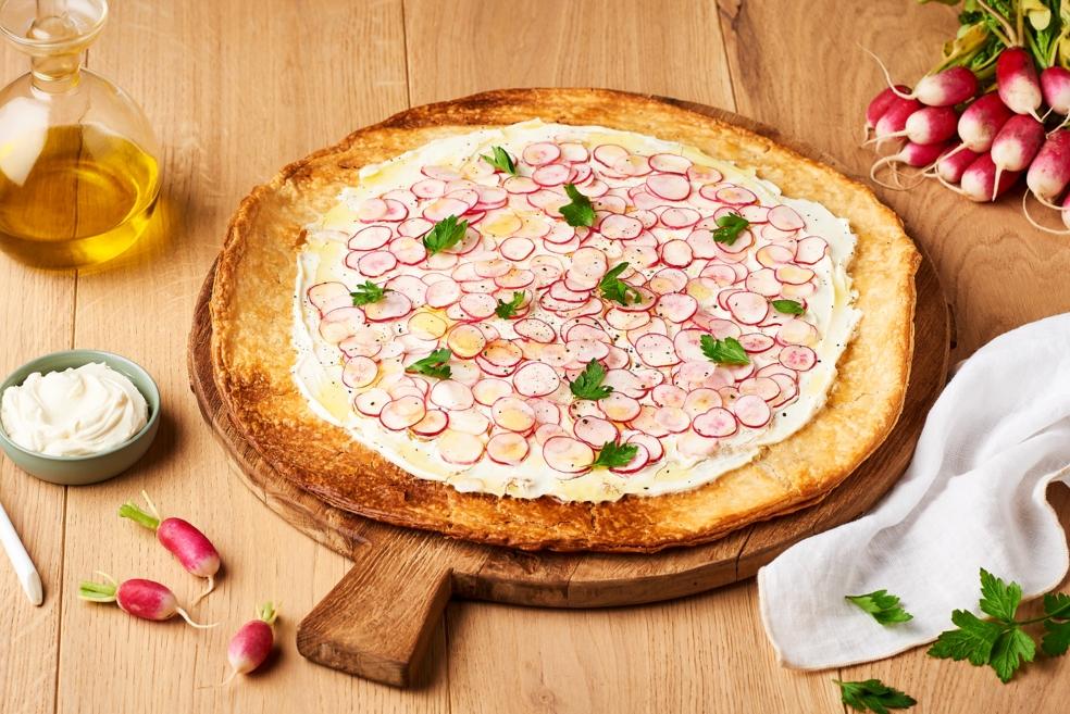 Tarte fine aux radis et au fromage frais
