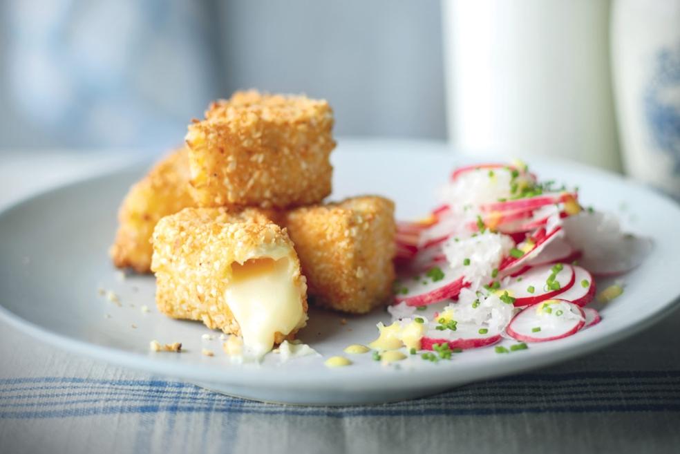 Camembert frit et salade de radis