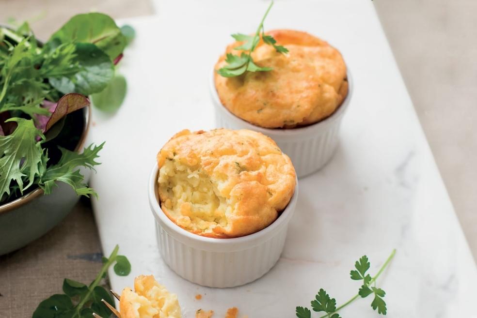 Soufflés de pommes de terre avec salade d'épinards au Monsieur Cuisine