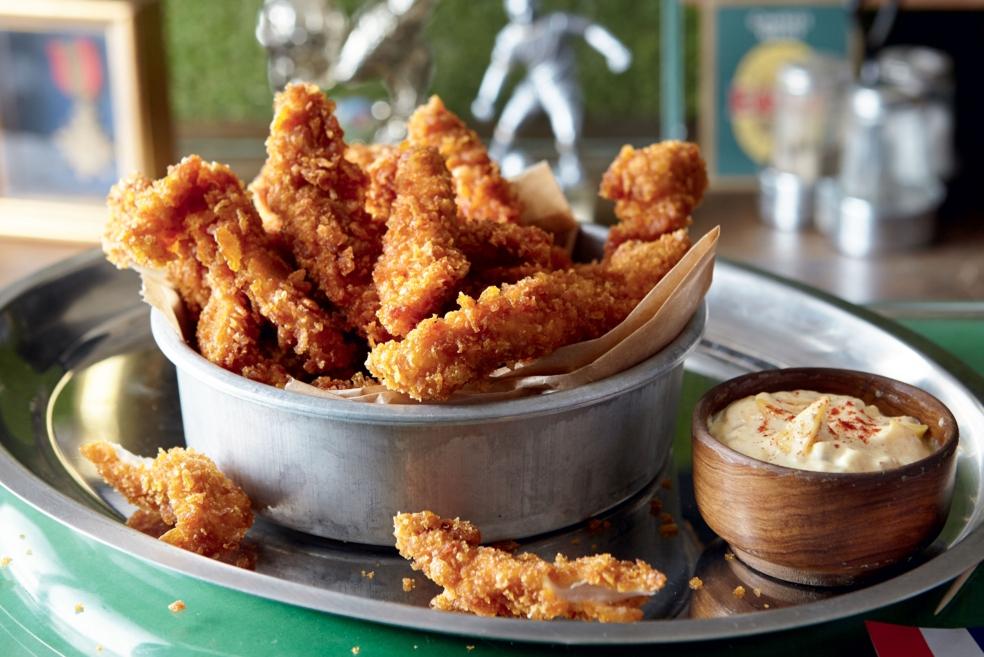 Sticks de poulet croustillant, dip curry-mangue