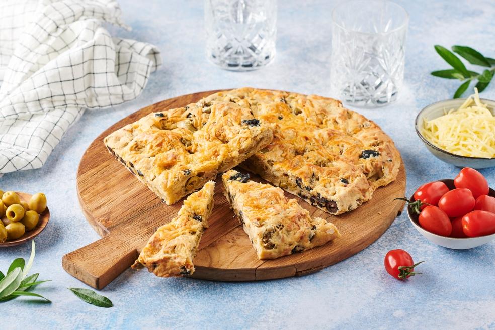 Fougasse aux olives vertes et noires