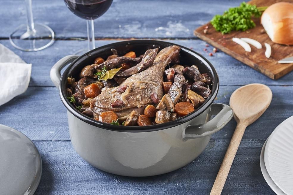 Canard en cocotte au vin rouge