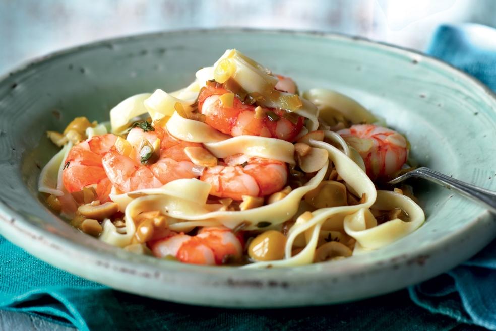 Tagliatelles aux crevettes, sauce aux olives