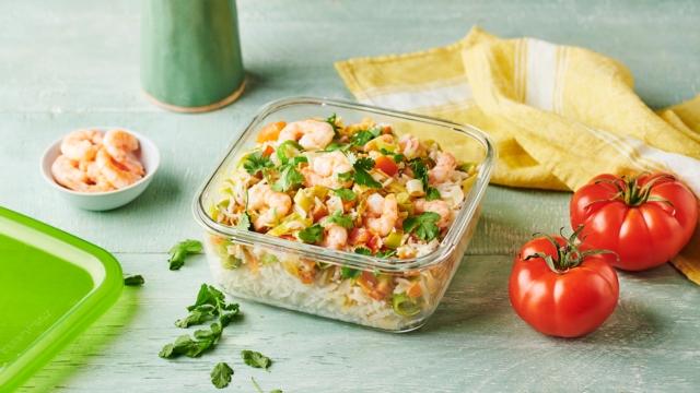 Wok de gambas, riz, curry et poireau