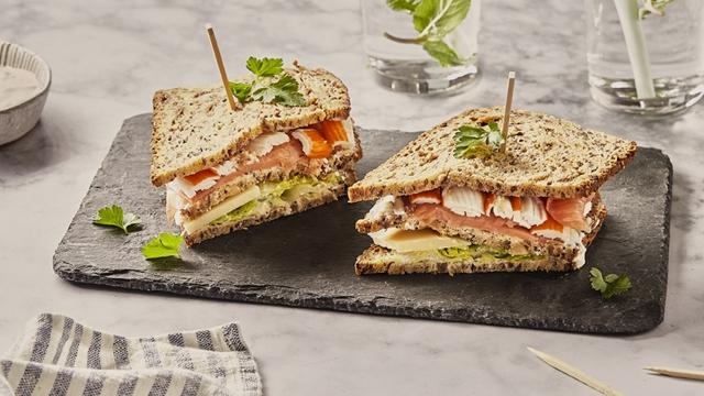 Club Sandwich au saumon fumé et surimi