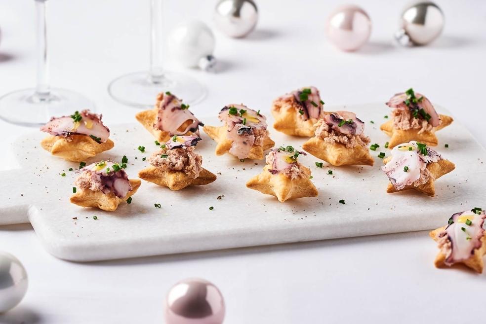 Mini étoiles feuilletées aux rillettes de crabe et poulpe