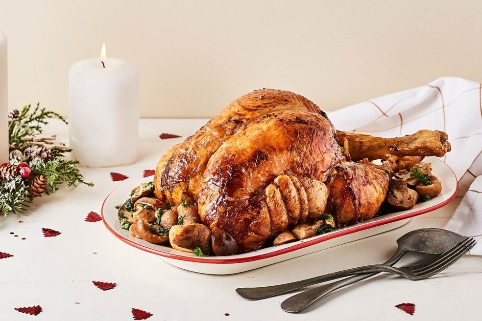 Chapon de Noël farci au foie gras et sa poêlée de cèpes