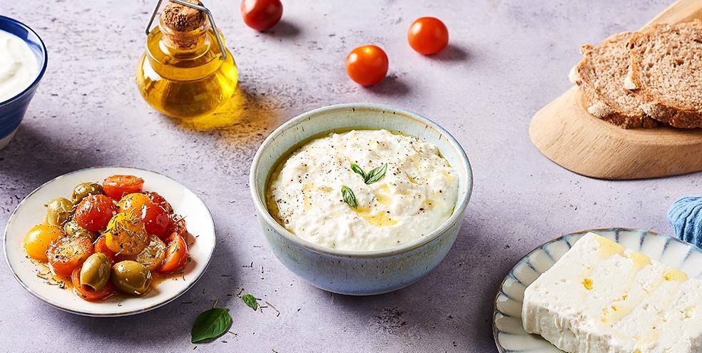 Crème de fêta, olives et tomates cerises rôties