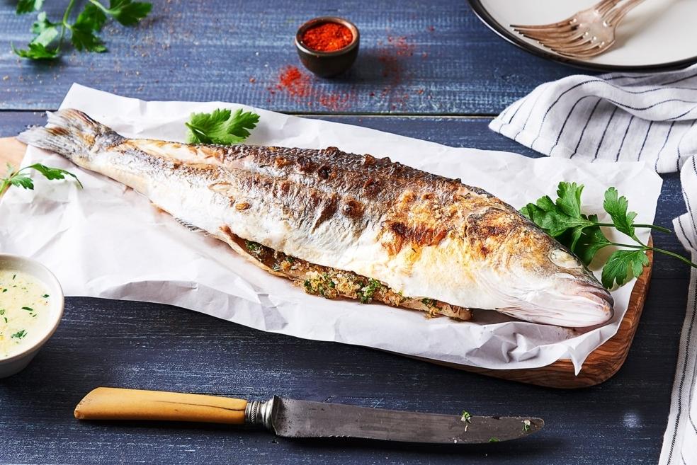 Bar grillé aux herbes