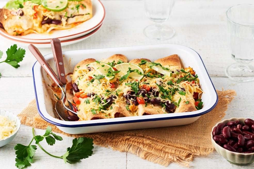 Enchiladas au poulet, haricots rouges, coriandre et citron vert