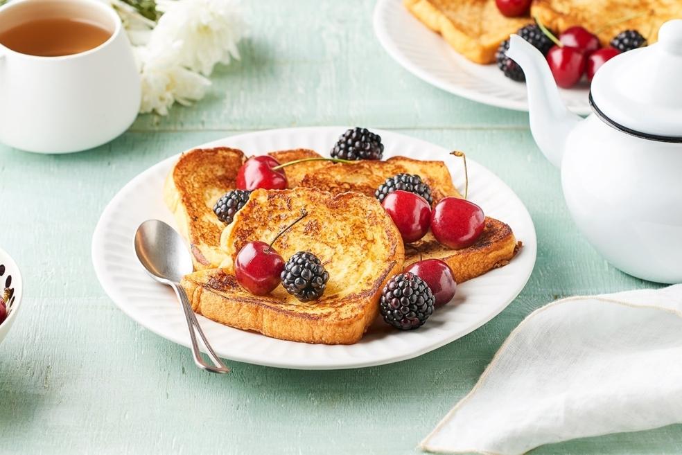 Pain perdu brioché aux mûres et cerises