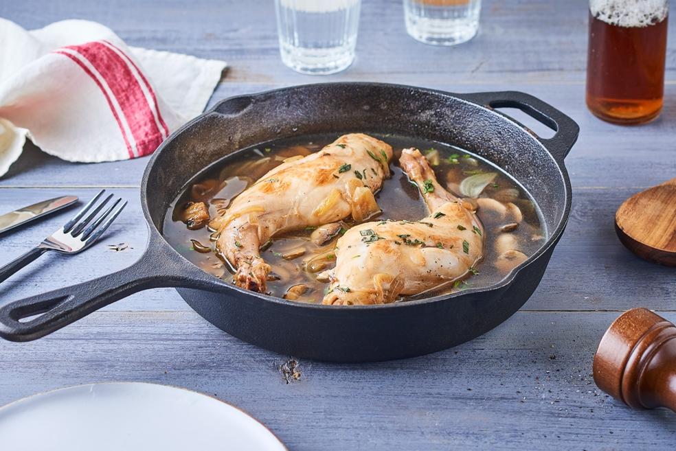 Cuisses de lapin à la bière et son bouillon aux champignons