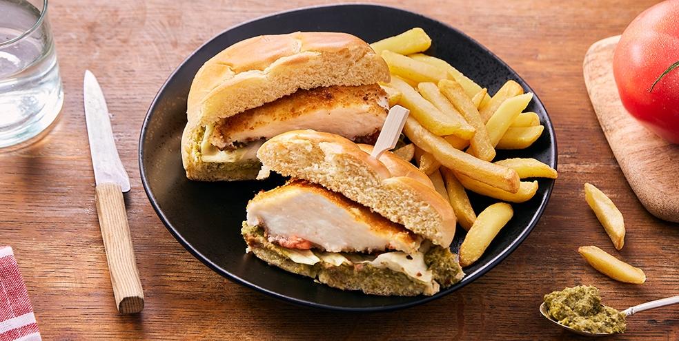 Burger à la mozzarella panée et au pesto