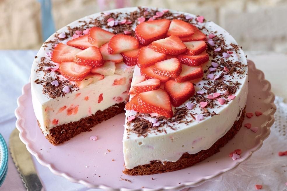 Gâteau aux fraises et biscuit au chocolat
