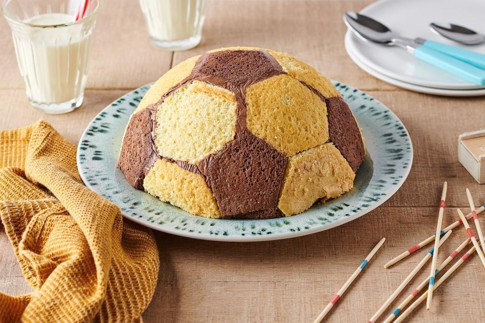 Gâteau ballon de foot à la mousse au chocolat