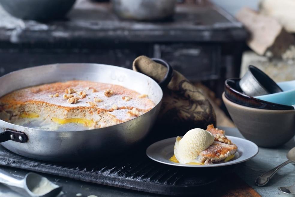 Gâteau aux poires, mangue et noix
