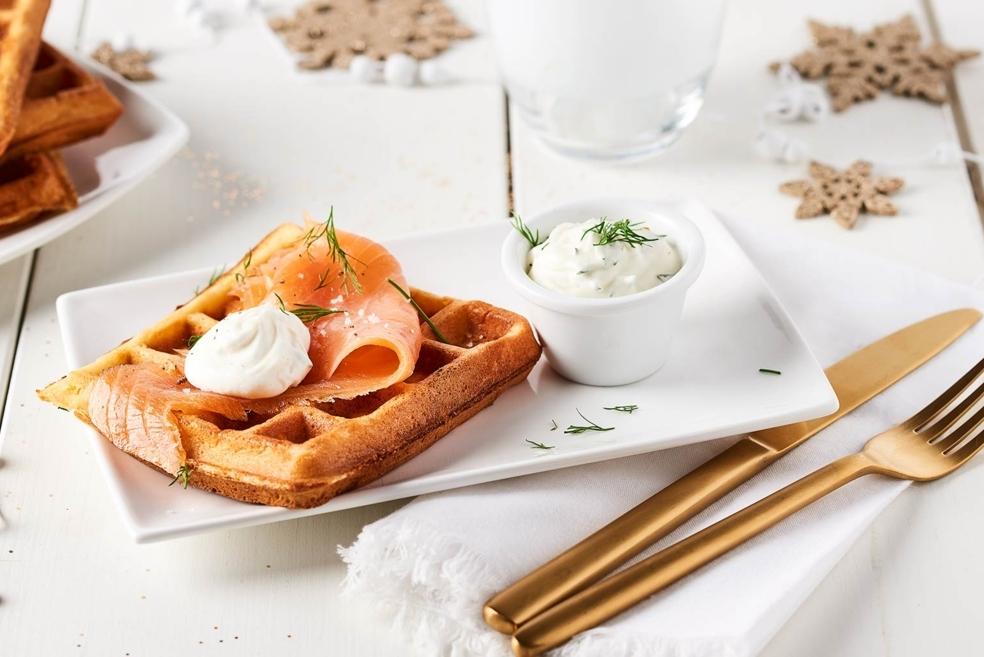 Gaufres salées au saumon fumé et crème à l’aneth