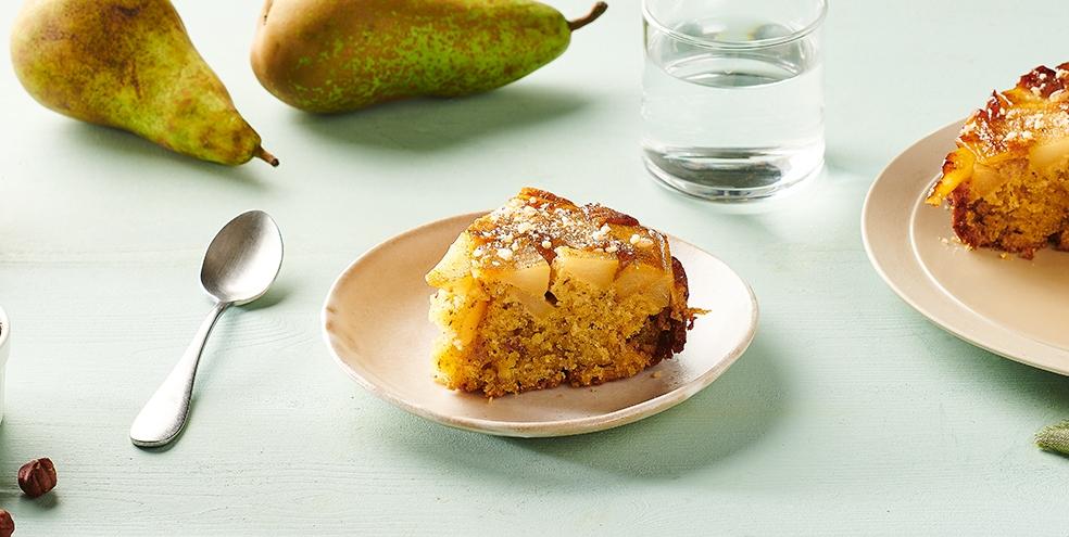 Gâteau renversé poires, miel et noisettes
