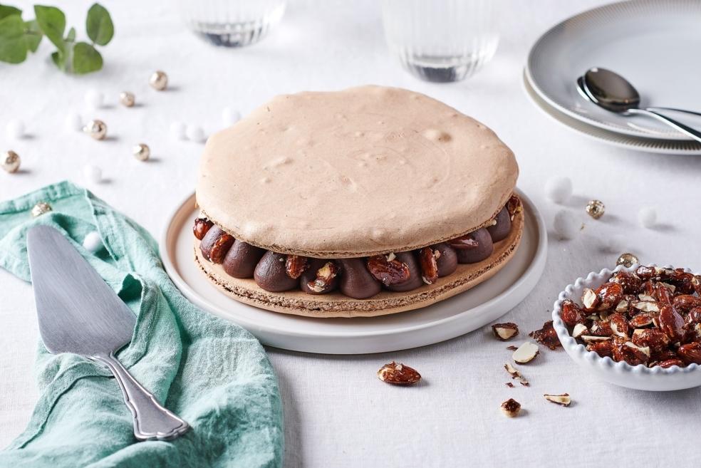 Macaron géant nougatine et chocolat