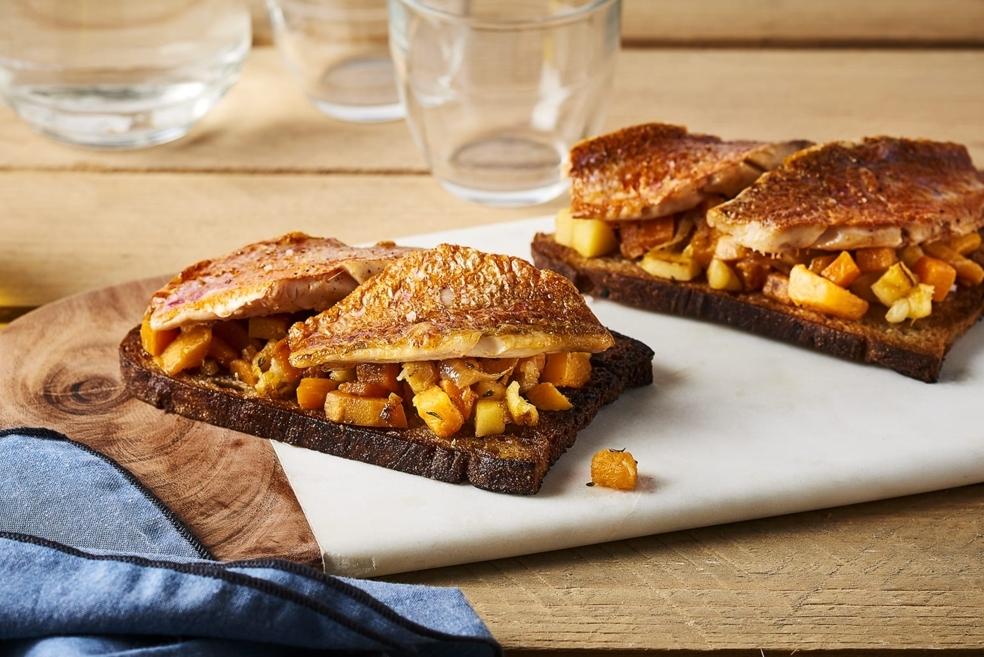 Tartines de ratatouille d’hiver et filets de rouget