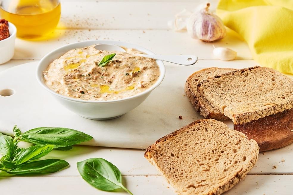 Tartinade de tomates séchées, ail et ricotta