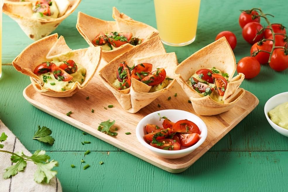 Tacos cupcakes à la mousse d’avocat, tomates et crème fraîche