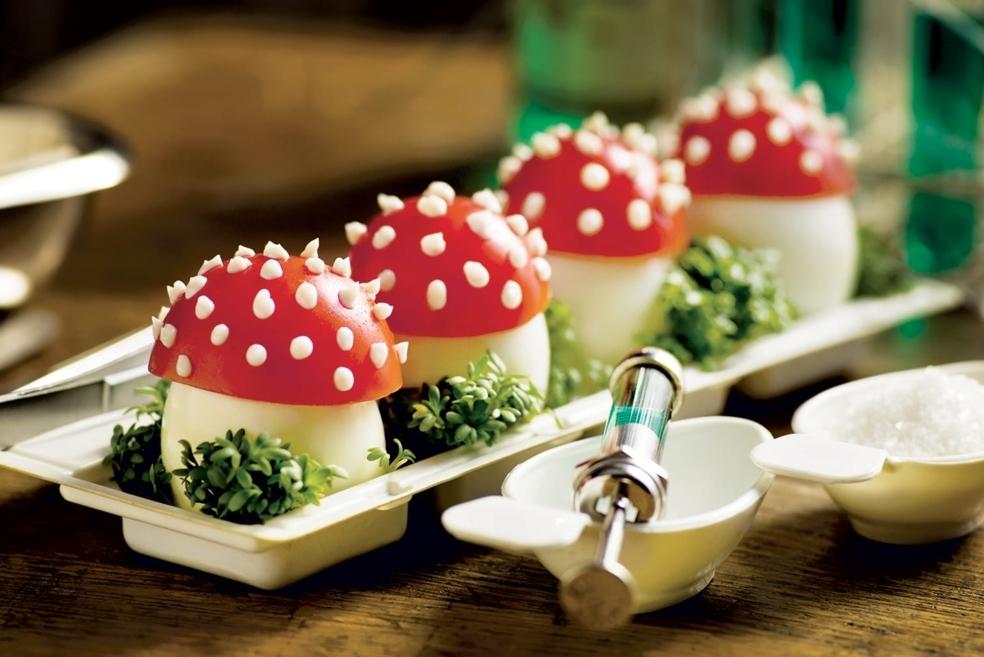 Champignons vénéneux (œufs durs et tomates)
