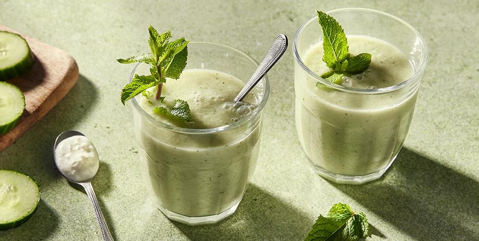 Gaspacho de concombre au yaourt, à la menthe et au citron vert