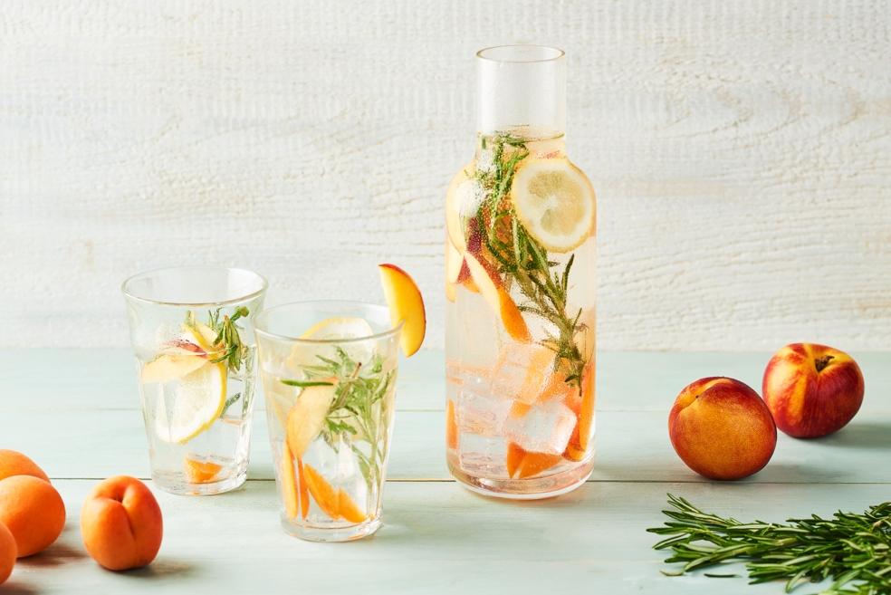 Eau detox nectarine, abricot et romarin