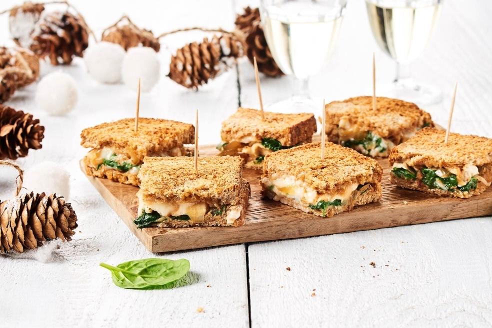 Croque épinards, chèvre et compotée d’oignons blancs