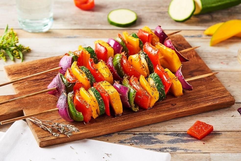 Brochettes arc-en-ciel de légumes