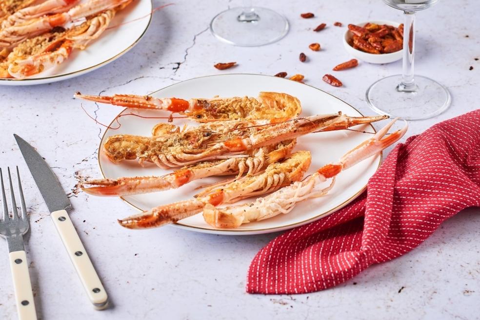 Langoustines grillées flambées et piment vert