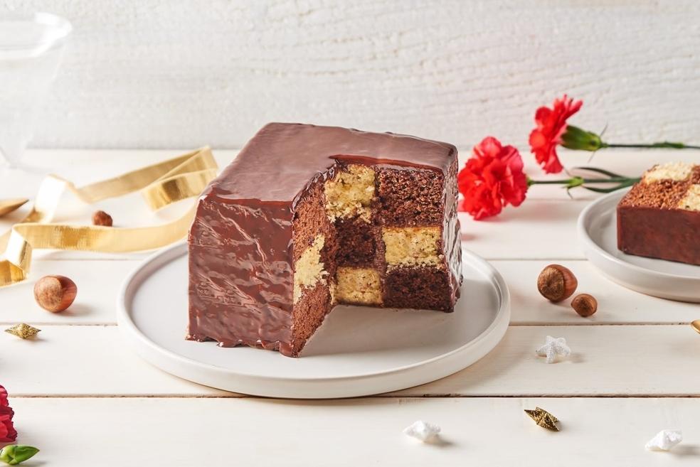 Cake damier au chocolat et noisettes