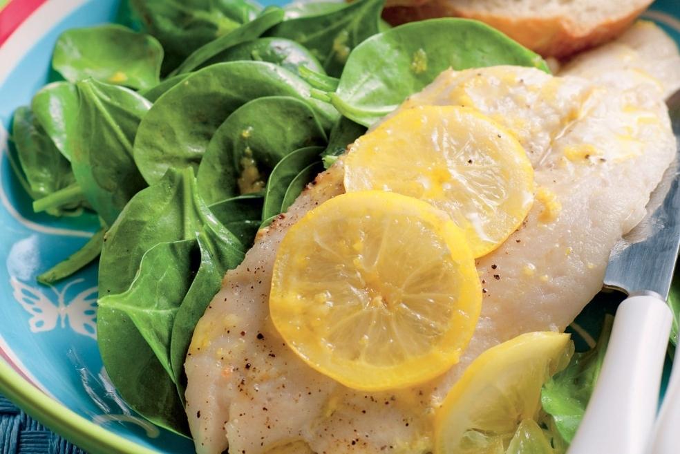 Filets de cabillaud et leurs pousses d'épinards