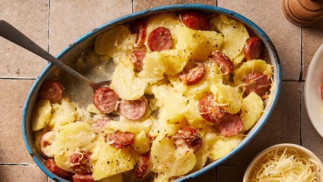 Gratin de pommes de terre aux saucisses