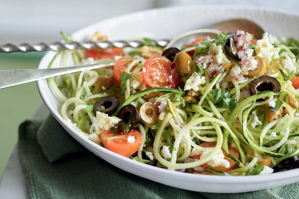 Salade grecque aux spaghetti de courgette