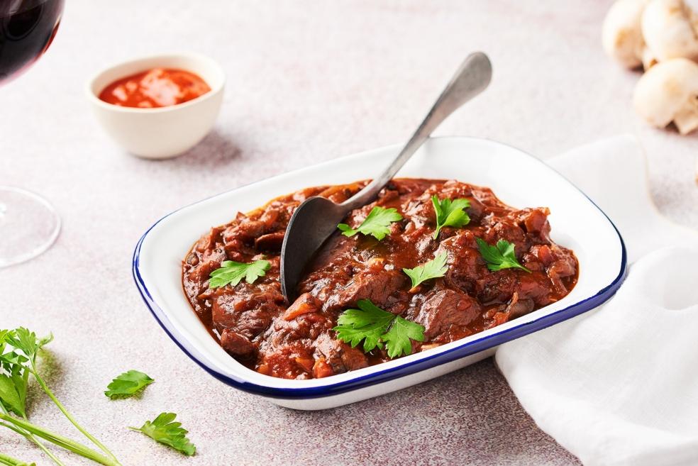 Agneau mijoté au vin rouge