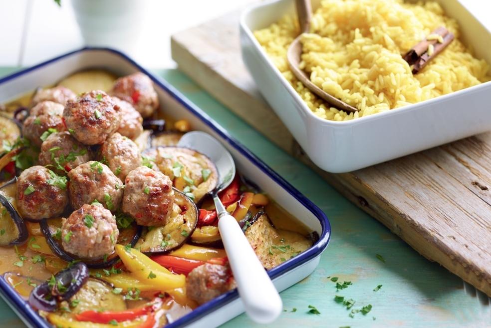 Boulettes de viande, légumes braisés et riz safrané