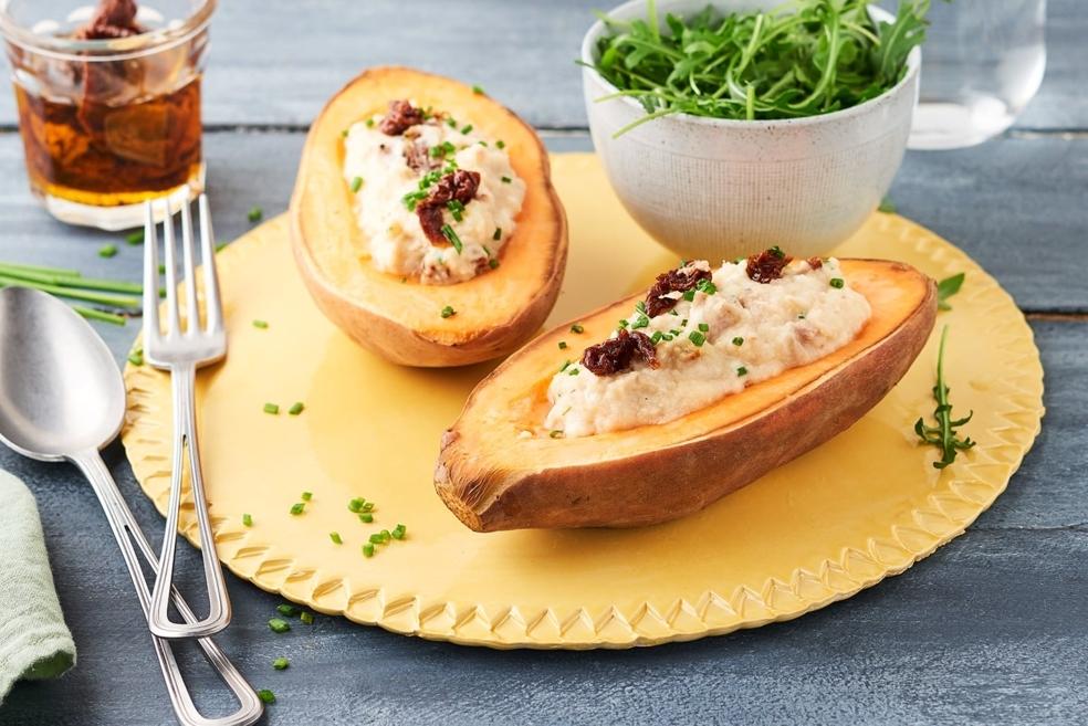 Patates douces farcies au thon, tomates séchées et crème de panais