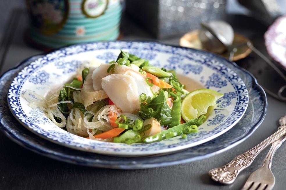 Cabillaud mariné aux légumes et nouilles