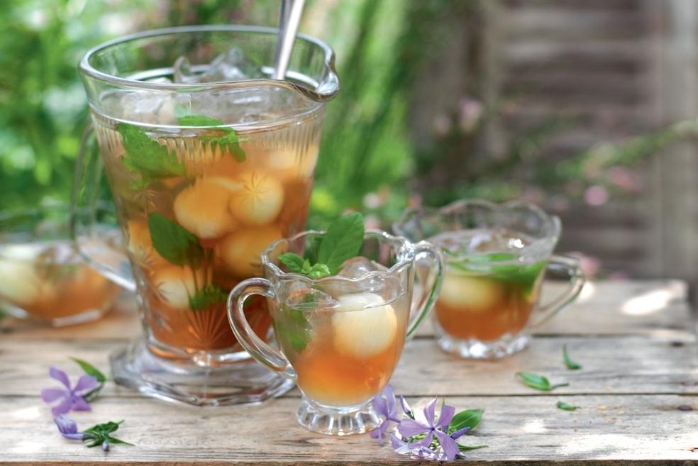 Thé glacé au miel, melon et menthe