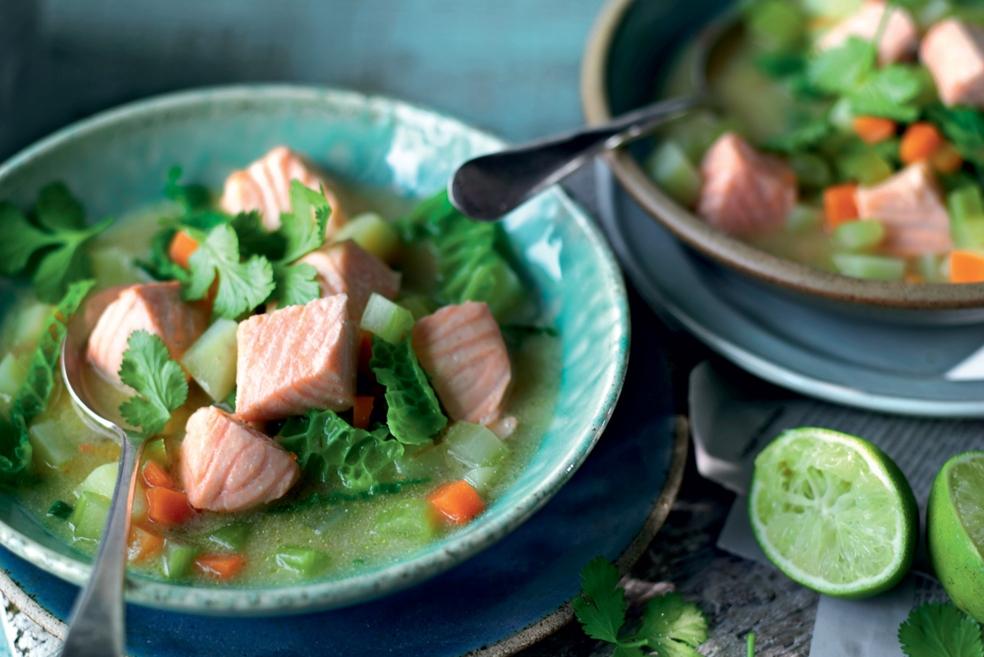 Soupe de saumon, chou et pommes de terre