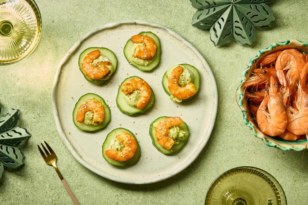 Toast de crevettes, concombre et guacamole