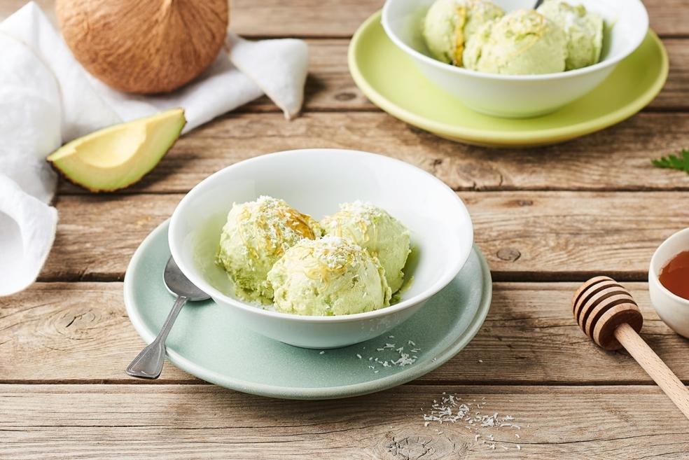 Glace vegan à l'avocat et coco