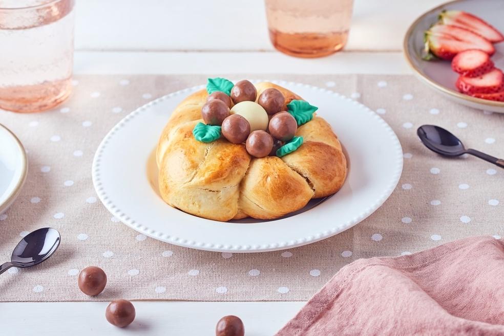Brioches nids et décorations en sucre