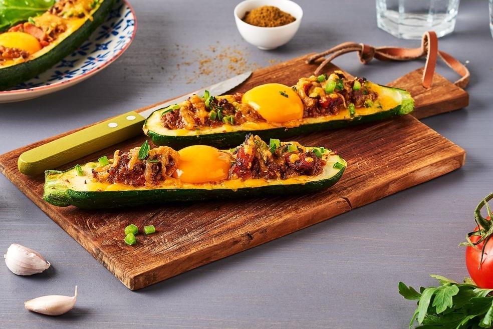 Egg Boat dans une courgette