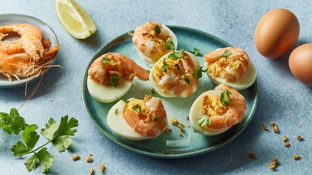 Huevos rellenos aux crevettes