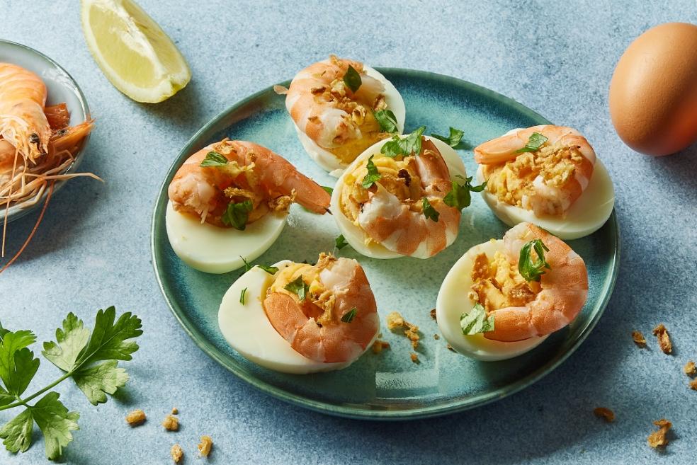 Huevos rellenos aux crevettes