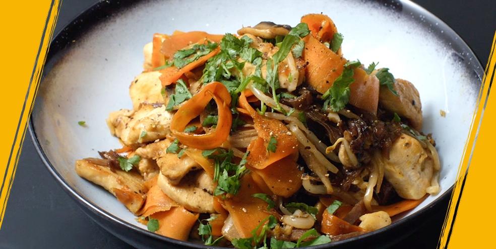 Wok de poulet aux champignons