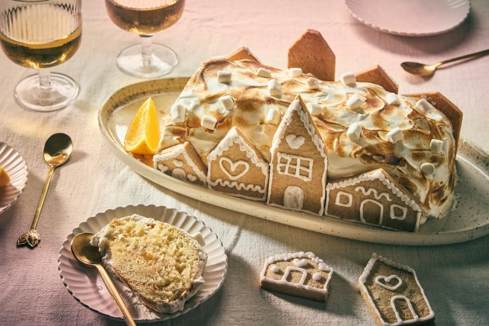 Bûche de Noël à l'orange meringuée comme un village féérique